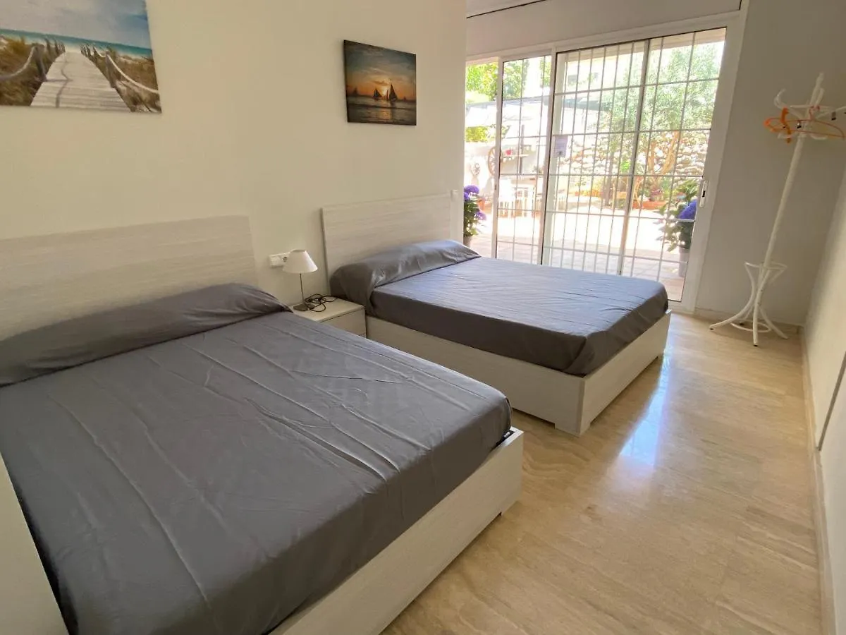 Apartamentos Playa Badalona 0*,  Spain